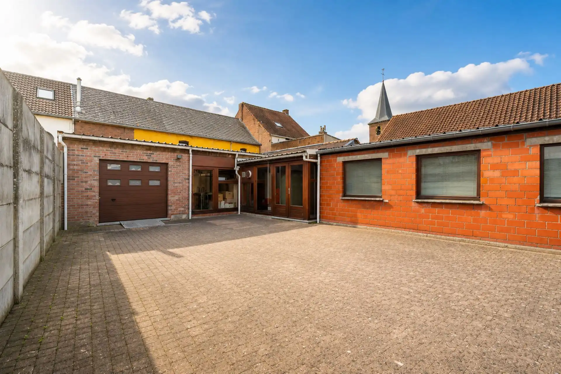 Gemengd gebouw, ideaal voor een zelfstandige/investeerder! foto 3