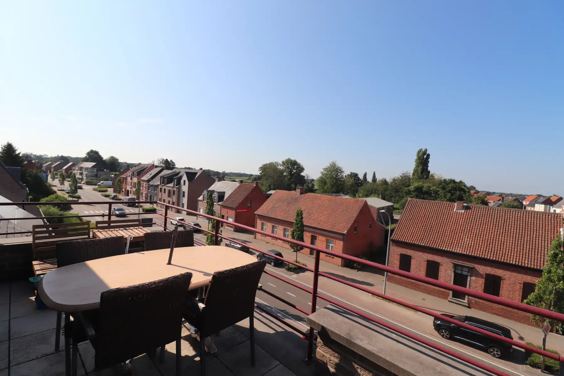 Ruim 1-slaapkamerappartement (121m²) met lift, terras, garage en autostaanplaats. foto 11