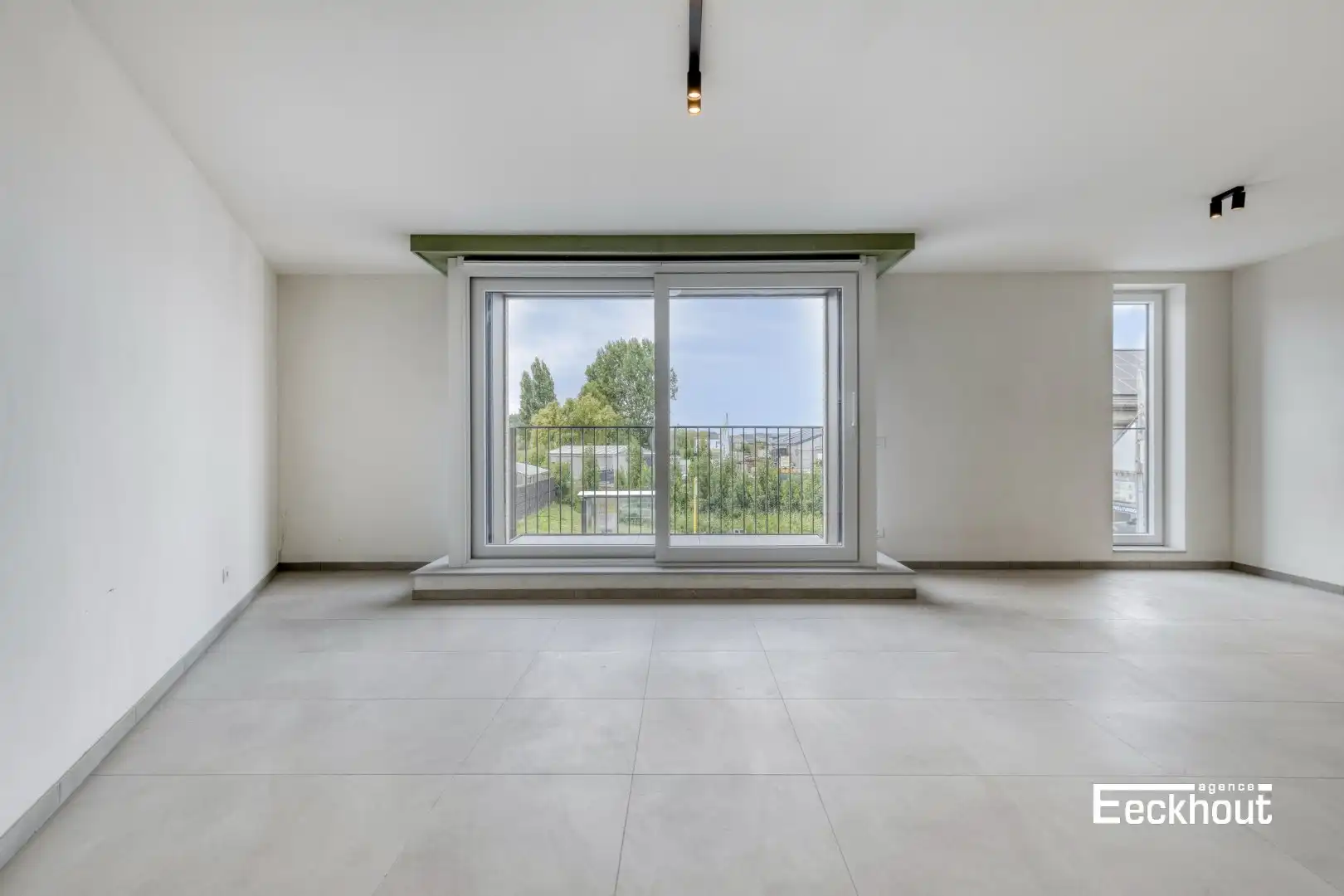 Nieuwbouwappartement met terras nabij alle voorzieningen te Bredene-Dorp! foto 5