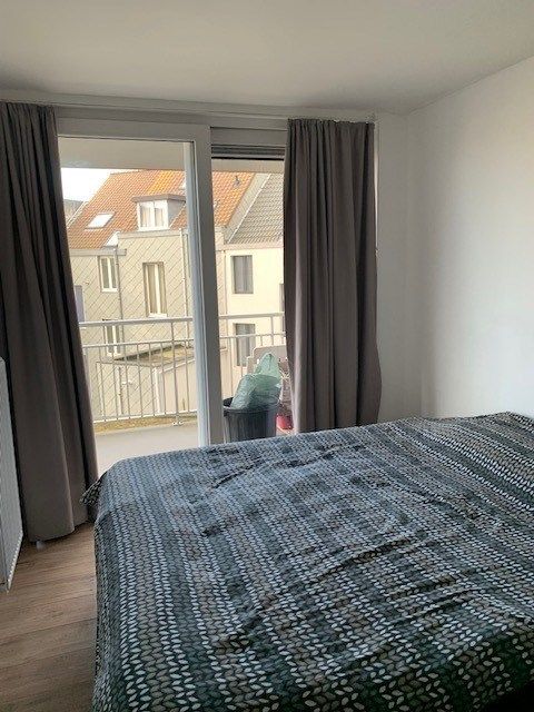 Ongemeubeld tweeslaapkamer-appartement op de tweede verdieping foto 9