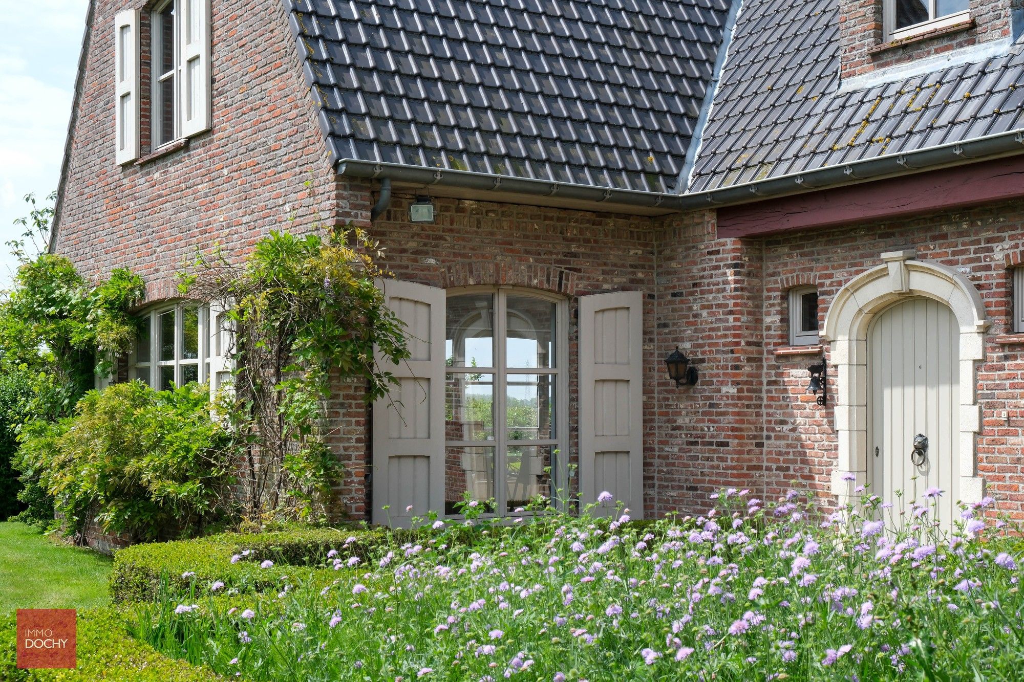 Landelijk gelegen standingvolle VILLA met toegangsweg foto 7