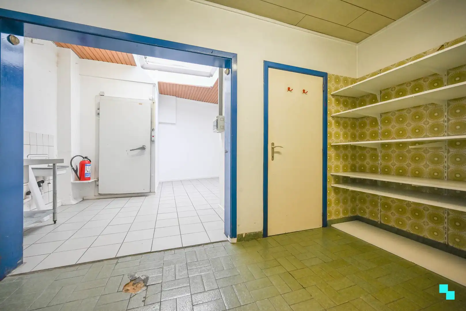 Te renoveren karaktervol handelspand in centrum Waregem foto 11