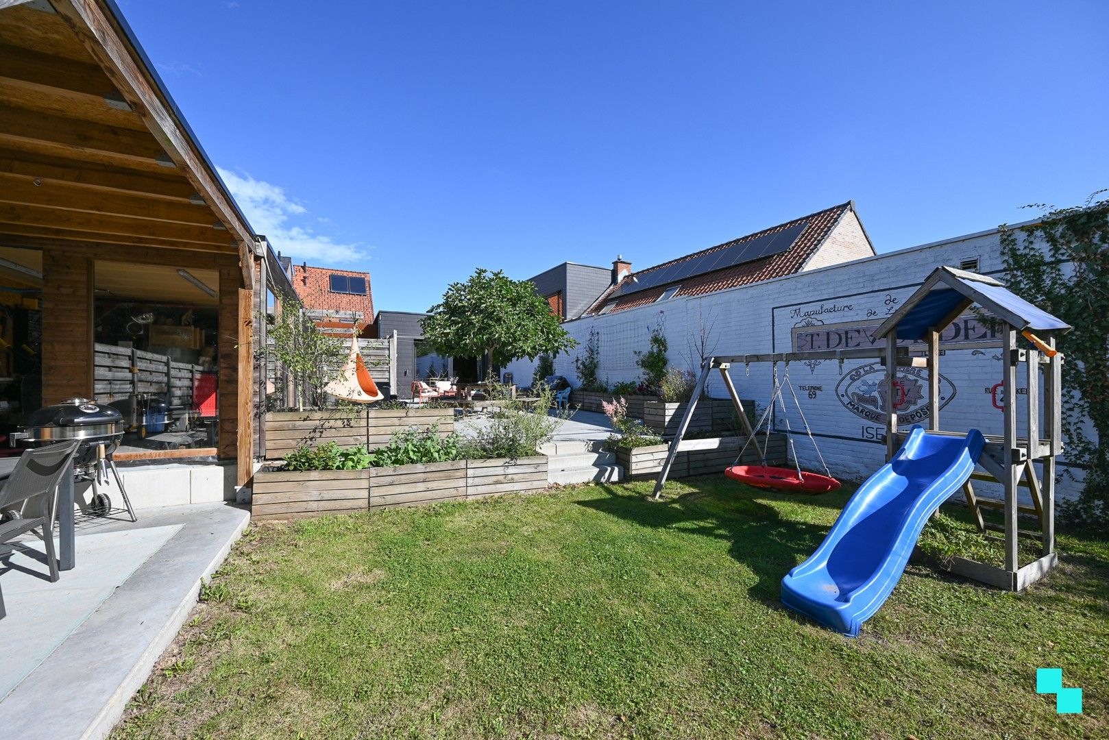 Energiezuinige woning met fantastische tuin op grens Izegem / Rumbeke foto {{pictureIndex}}