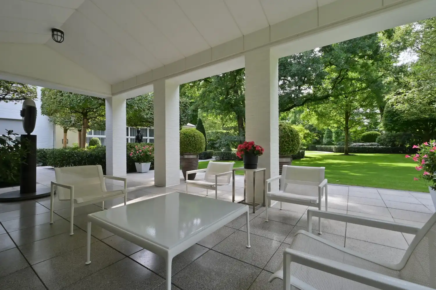 Exclusieve villa op 90a met binnenzwembad en majestueuze parktuin op toplocatie in Lanaken foto 15