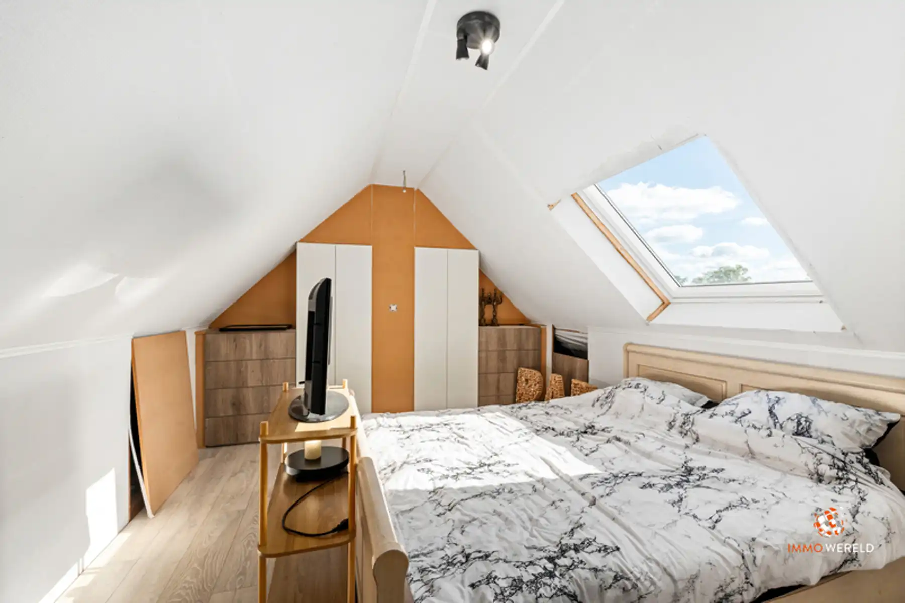 Prachtige gerenoveerde woning met 3 slaapkamers en grote tuin foto 20