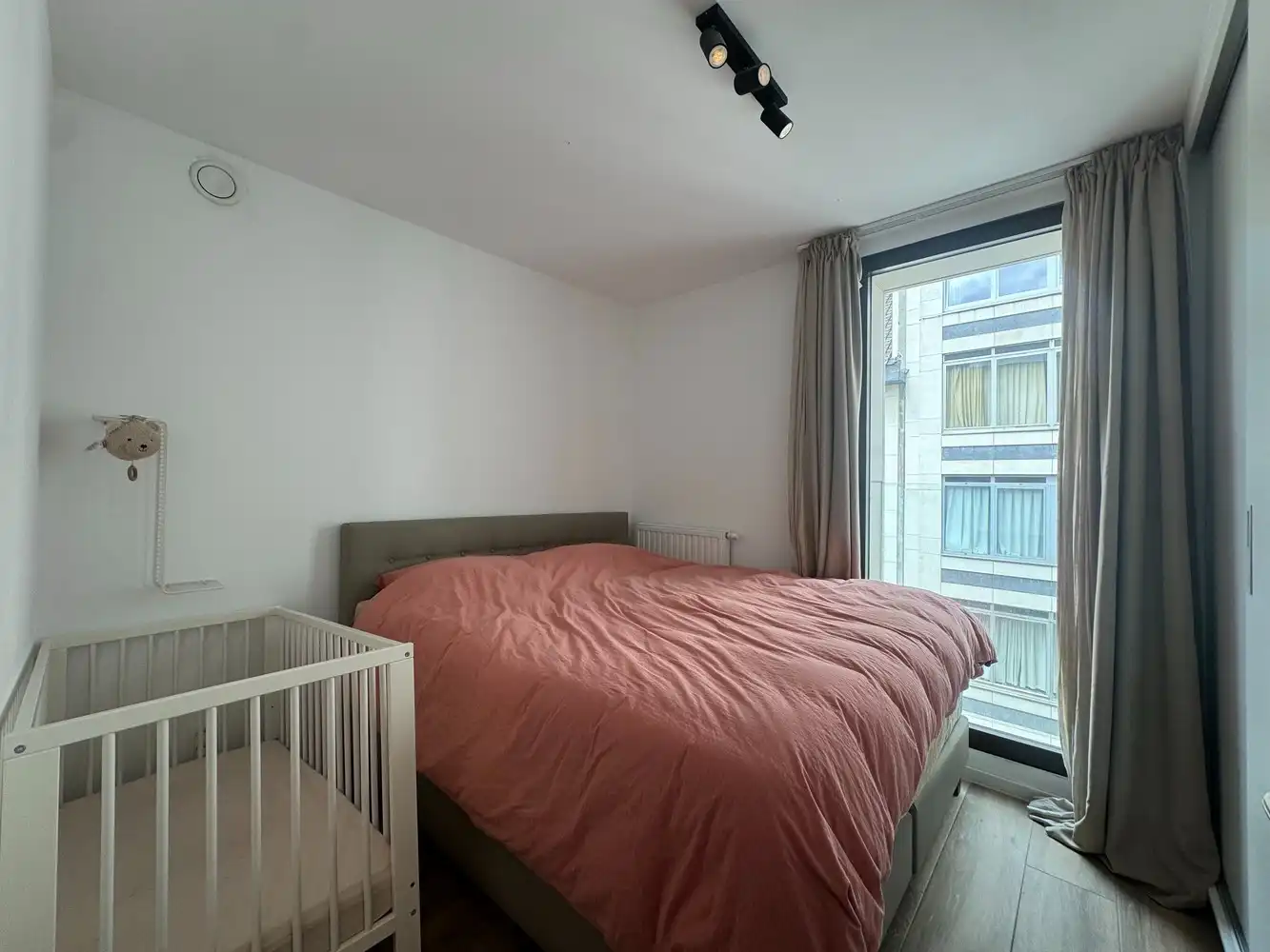 Modern tweeslaapkamerappartement met terras en topligging aan het Stadspark foto 15
