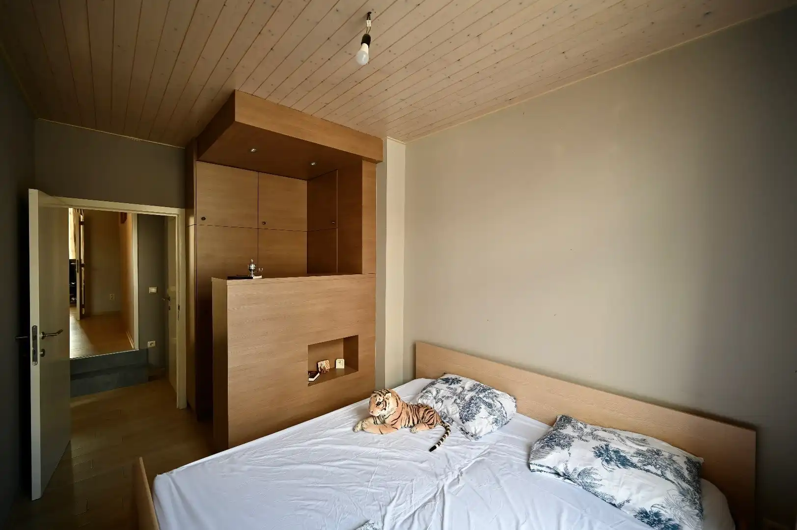 CENTRALE OPBRENGSTEIGENDOM MET 3 ENTITEITEN foto 12