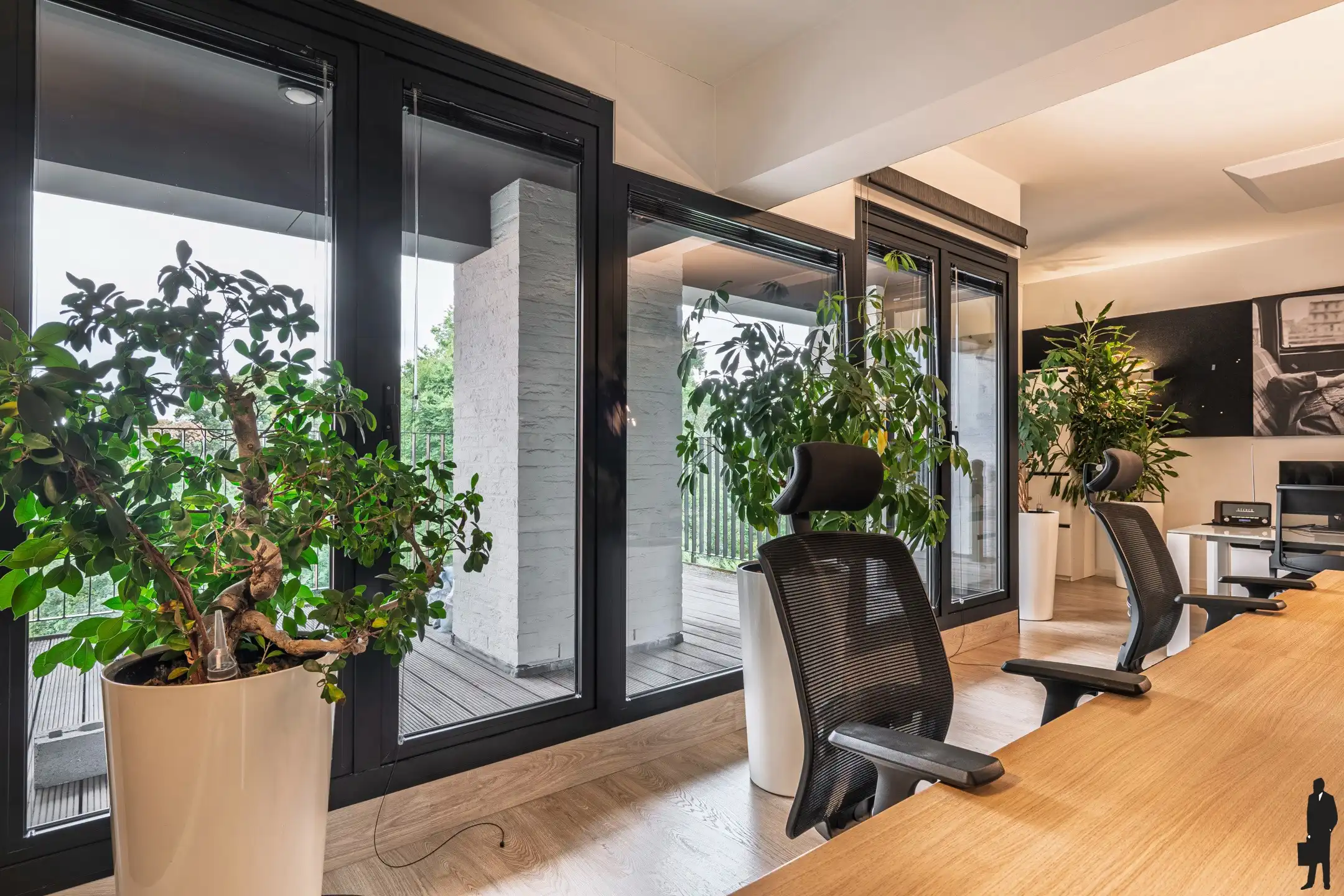 Instapklaar kantoor met terras en parking in Turnhout foto 6
