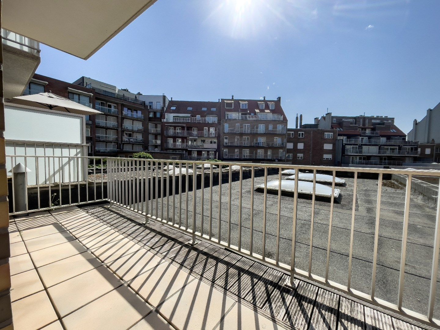 Verzorgd, ongemeubeld app. gelegen op de Dumortierlaan vlakbij het Driehoeksplein. foto 15