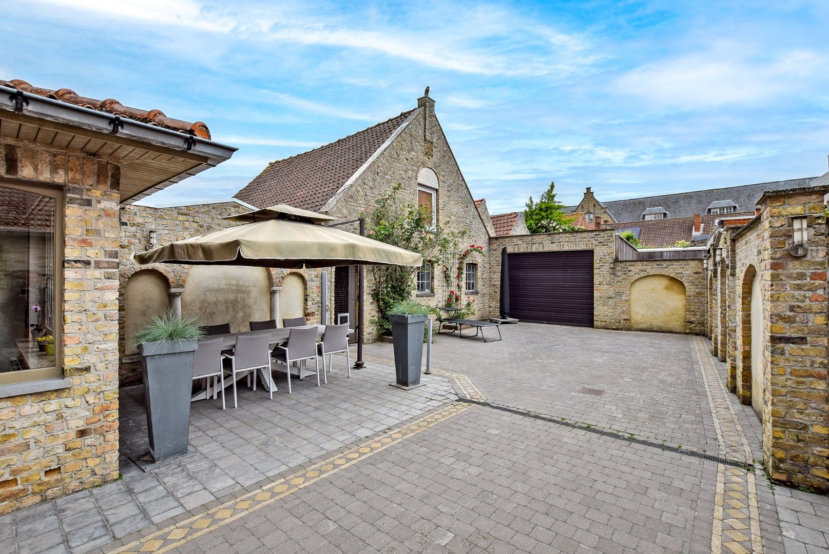 Karaktervolle woning met 4 slaapkamers, loods en tuin in centrum Nieuwpoort-stad! foto 7