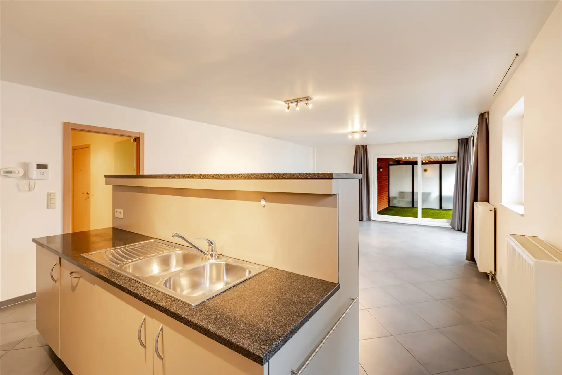 Ruim appartement met twee slaapkamers in het centrum van Aalst foto 10