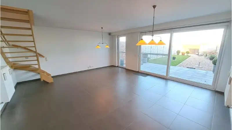 Ruime 3-slaapkamerwoning met GARAGE en TUIN te koop in Zuienkerke foto 2