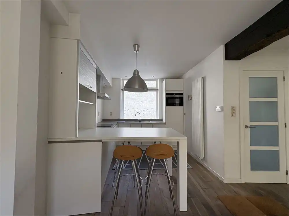 LICHTRIJKE WONING IN HET CENTRUM VAN BRUGGE foto {{pictureIndex}}