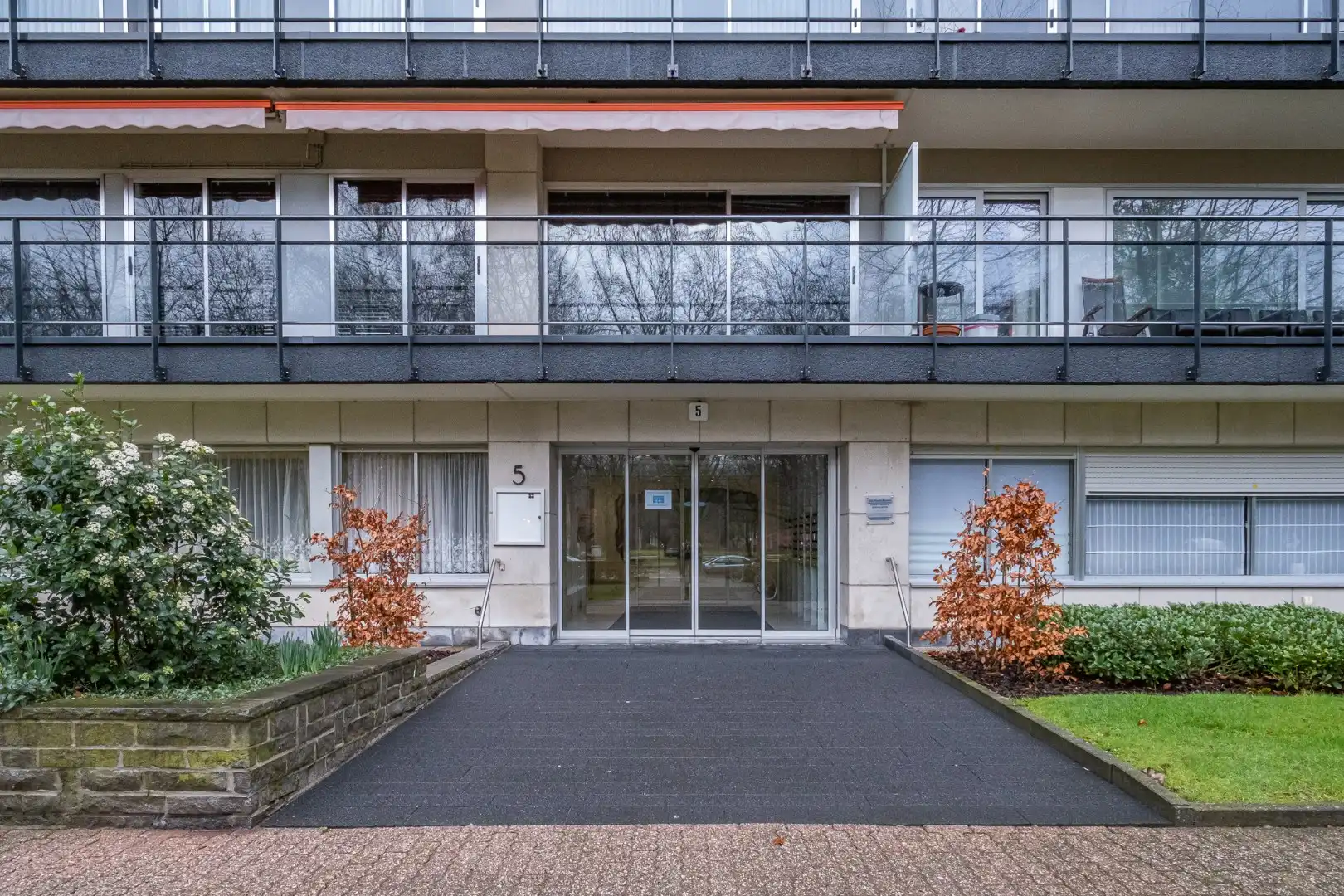 Gezellig en ruim hoekappartement met veel lichtinval en zonnige terrassen!  foto 18