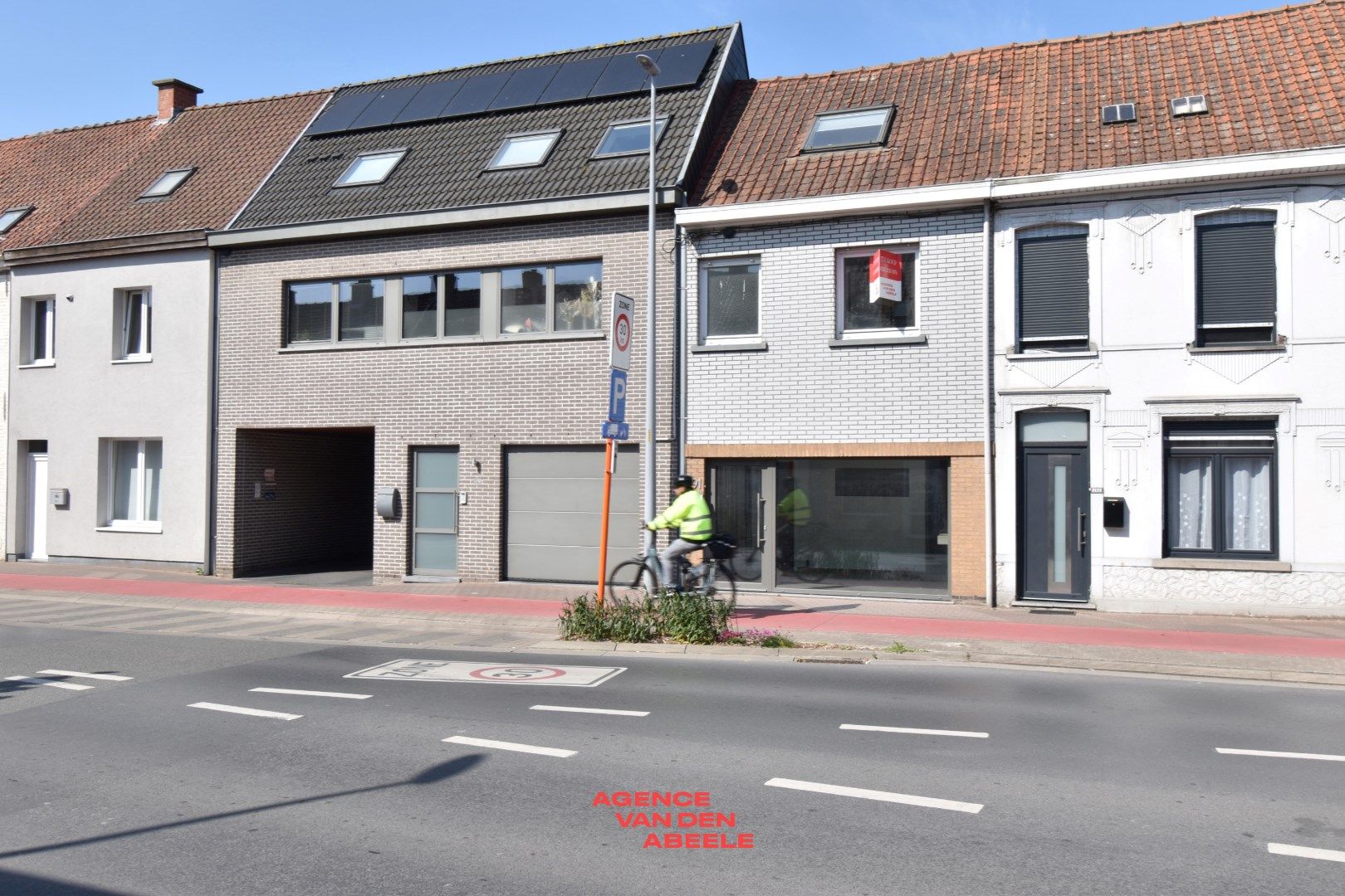 Commercieel gelegen woning met 4 slaapkamers en tuin foto 2
