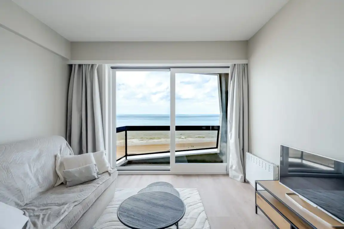 Volledig vernieuwd app met zeezicht – klasse, rust en comfort aan de kust foto 3