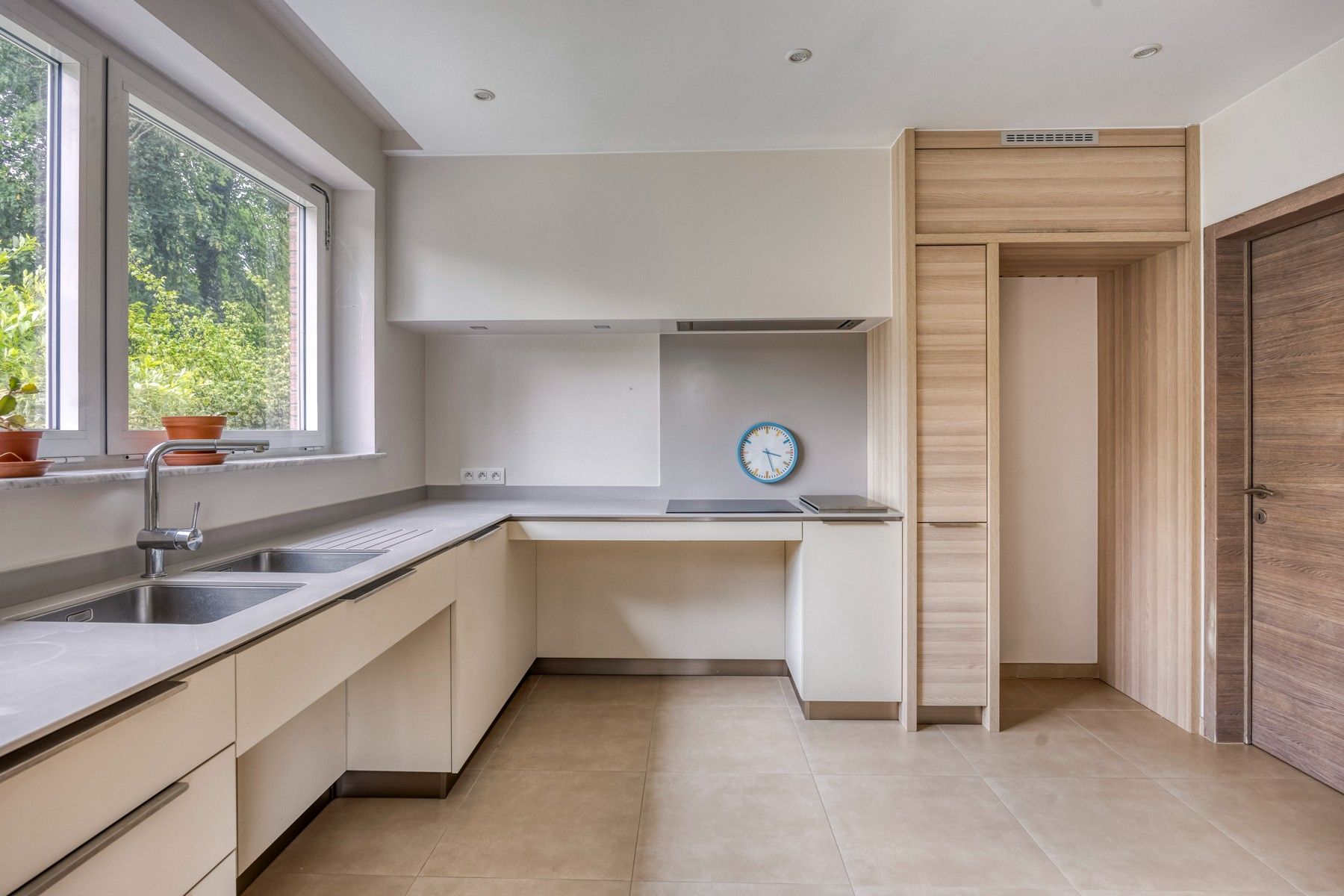 Ruime bungalow op groot perceel foto 7