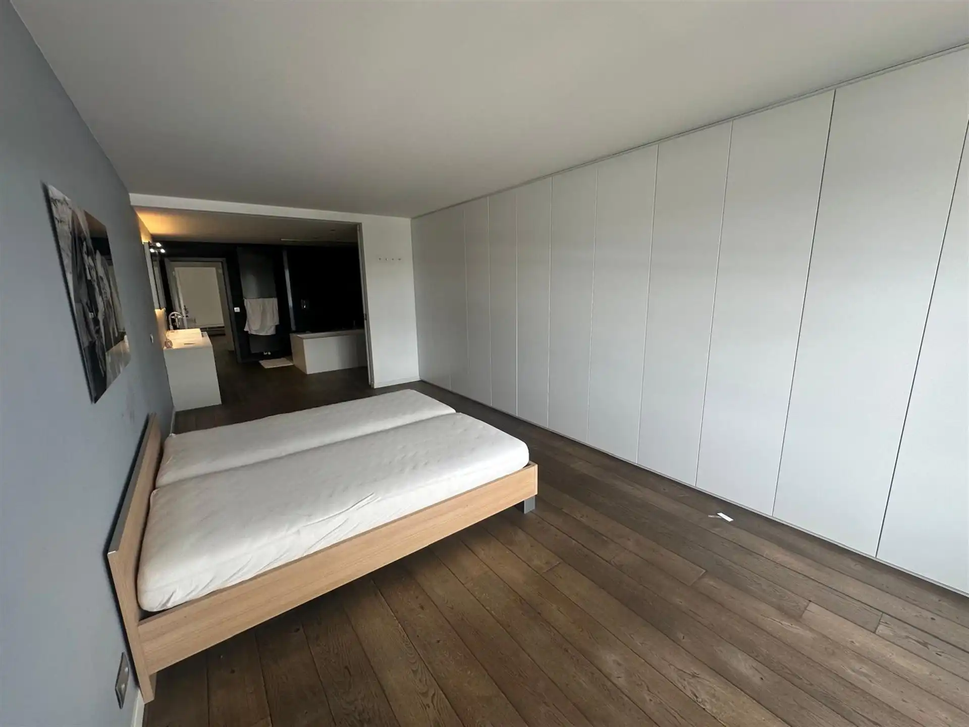 Stijlvol en lichtrijk appartement met twee terrassen en open uitzicht foto 9