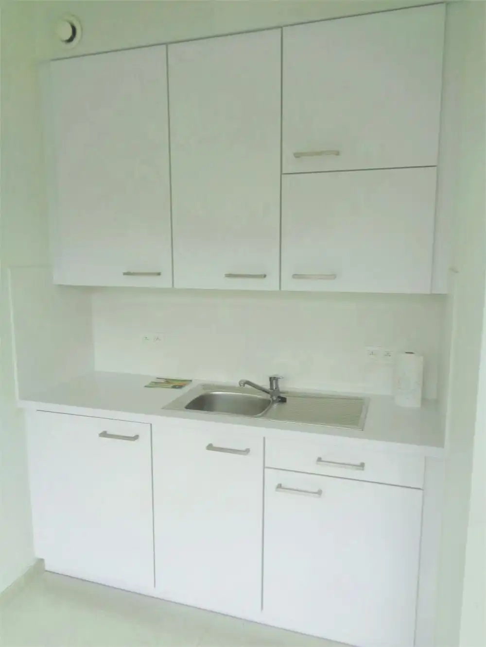 RECENT COMMERCIEEL GELIJKVLOERS OF KANTOOR foto 7