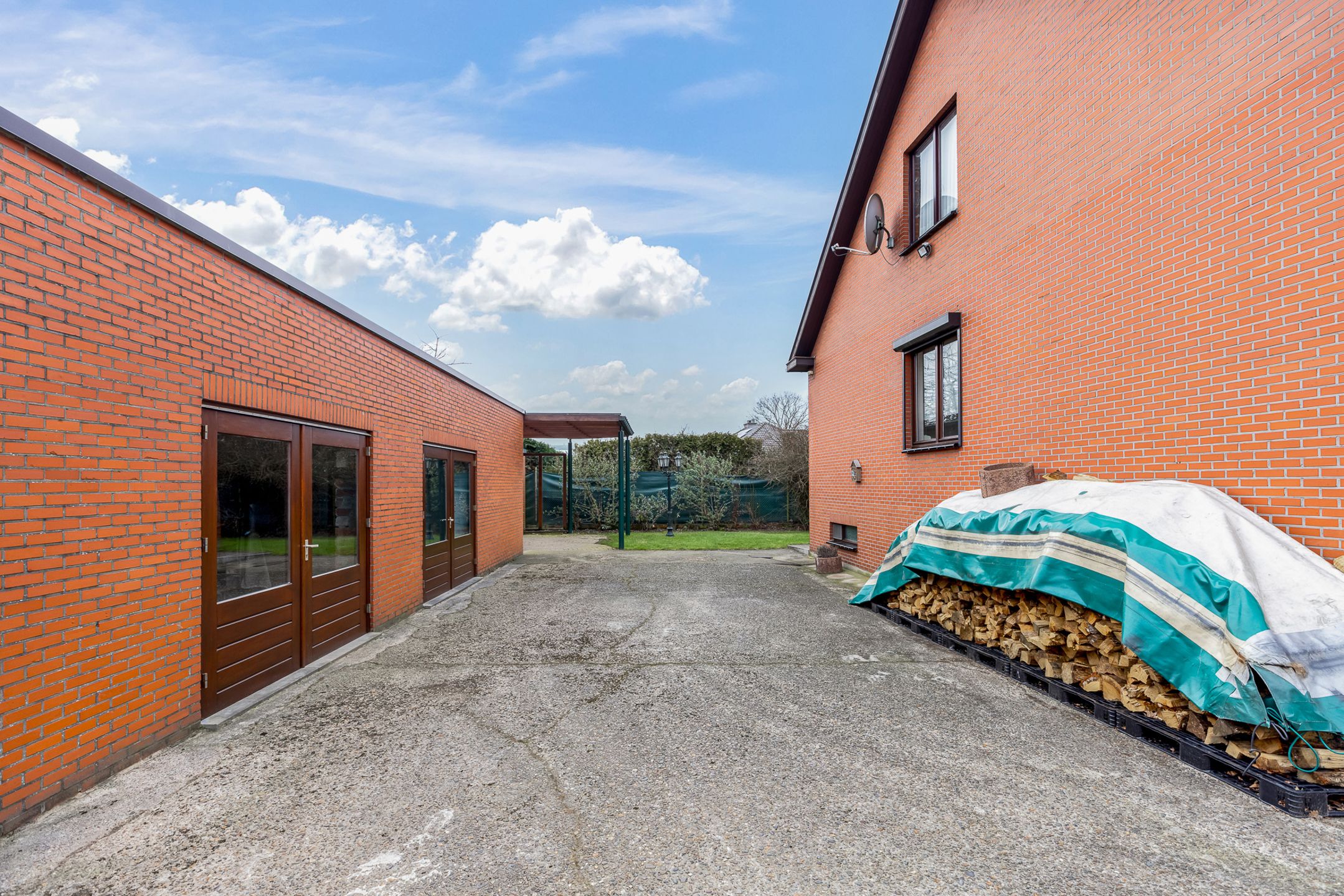 Woning met ruime bijbouw van 200m2 te Diepenbeek foto 5