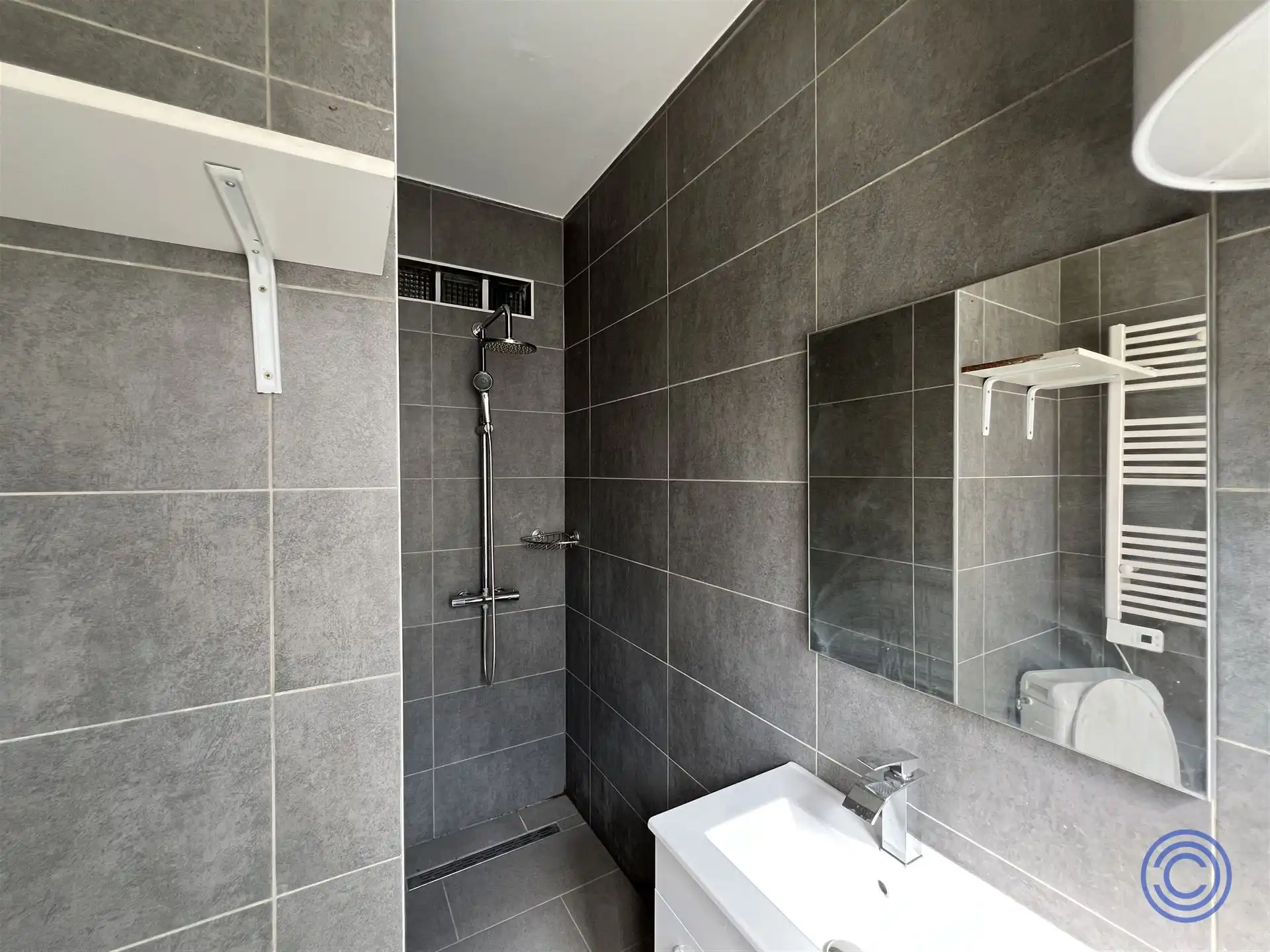 Vergund appartementsgebouw met garages! foto 10