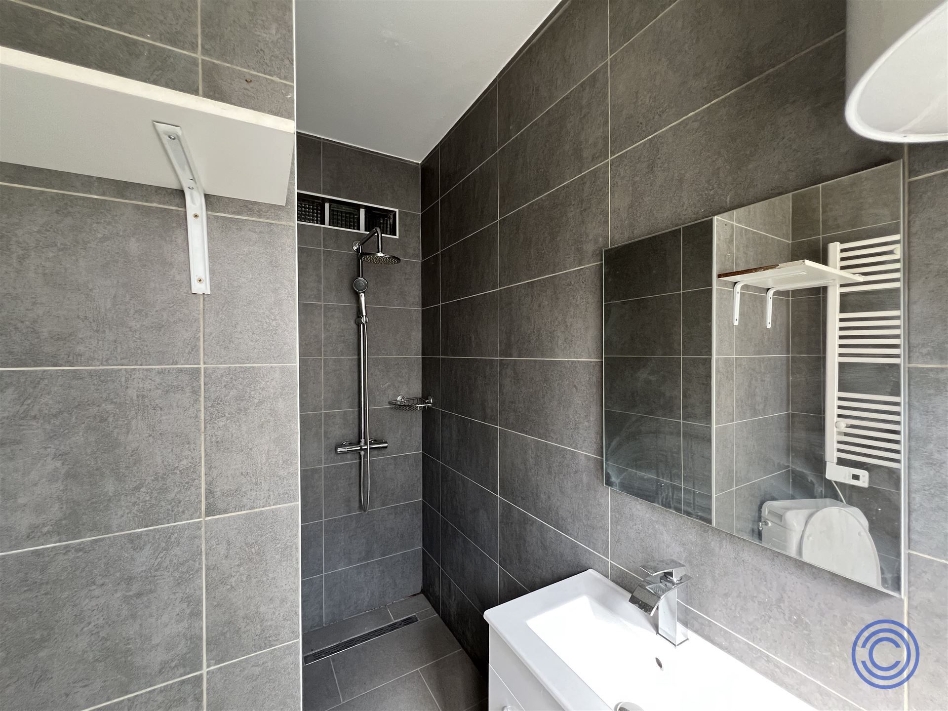 Vergund appartementsgebouw met garages! foto 10