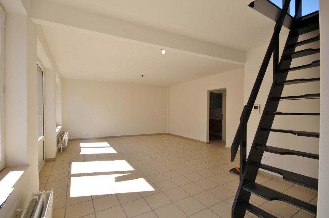 Lichtrijk en ruim duplex appartement foto 4