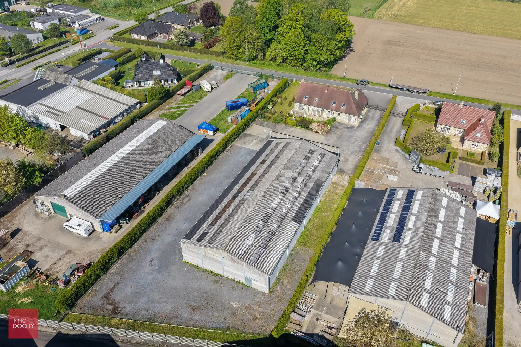 Villa met magazijn te huur – uitstekende ligging foto 13