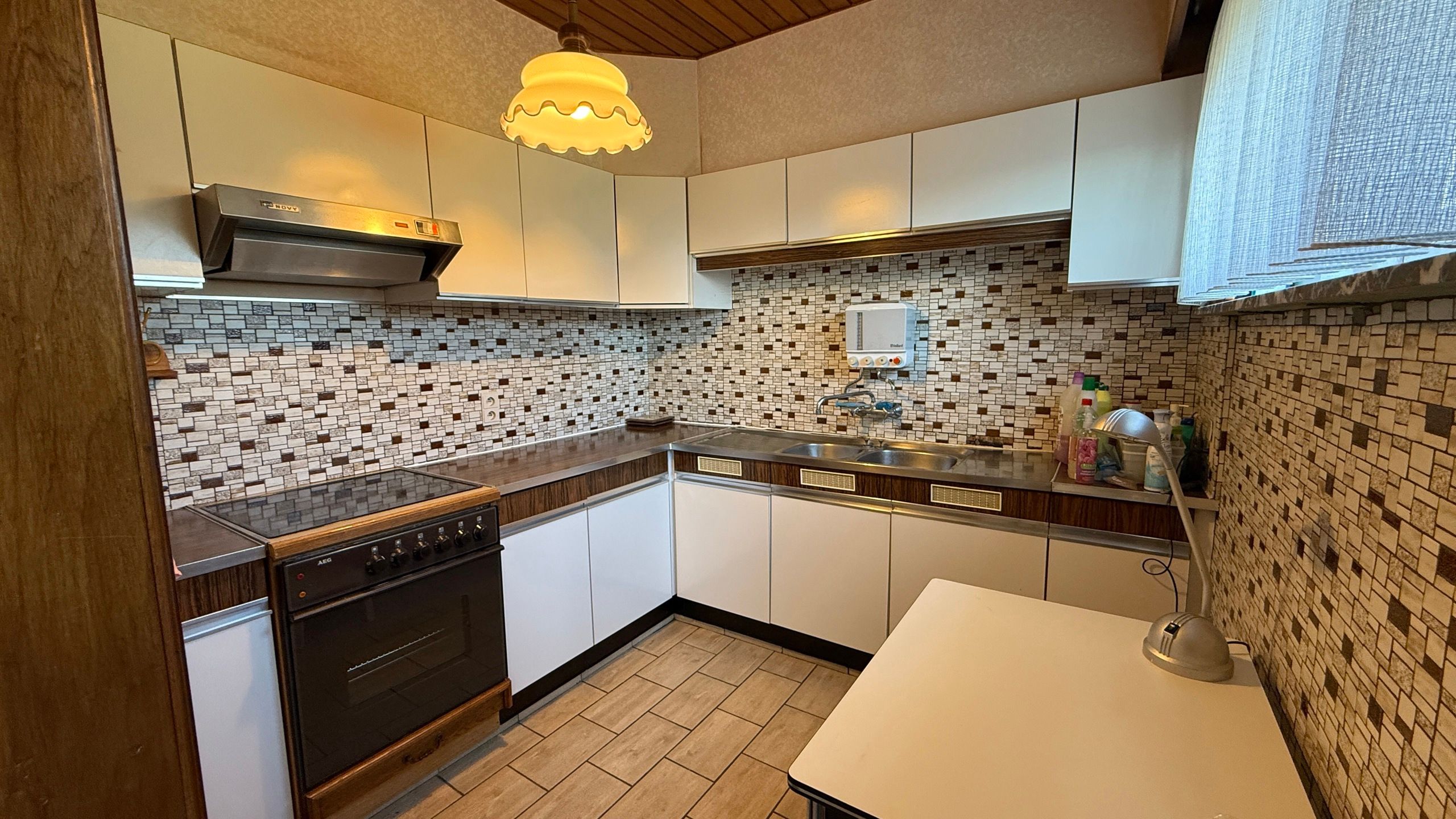 Te renoveren woning met veel potentieel foto 6