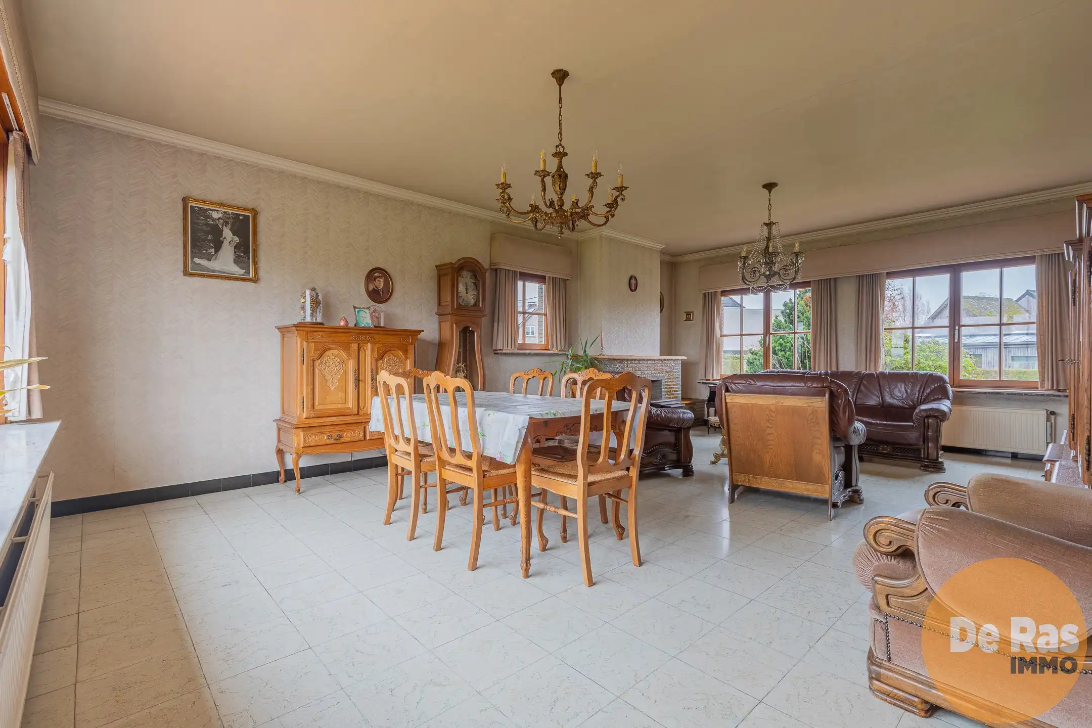 OOSTERZELE - Te renoveren woning met 4 kamers op toplocatie foto 5