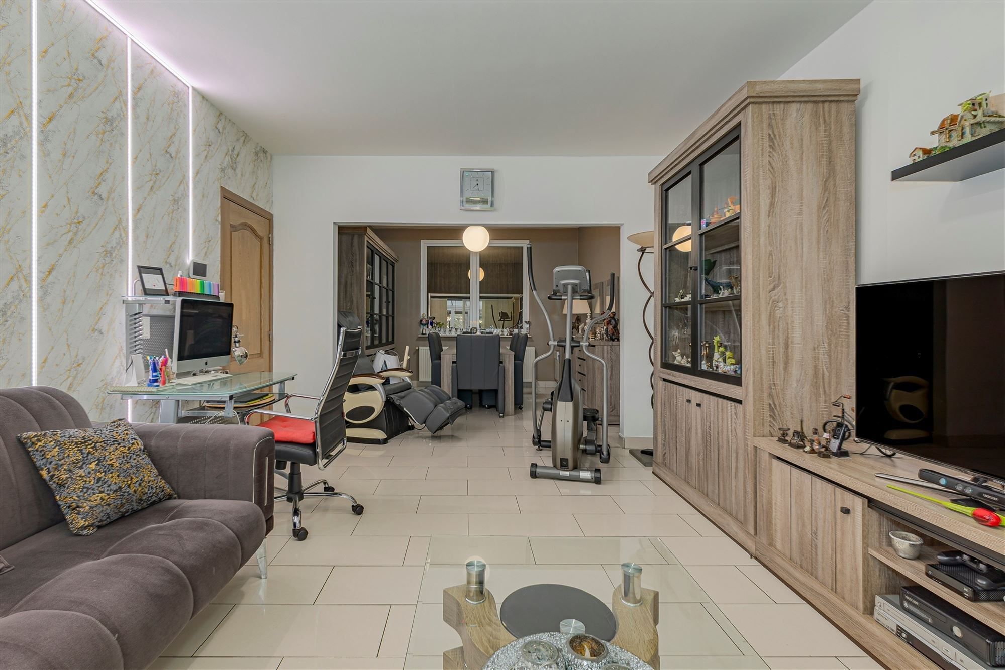 Mooi ingerichte woning met 4 slk, 2 badk en ruime stadstuin in Merksem foto 8