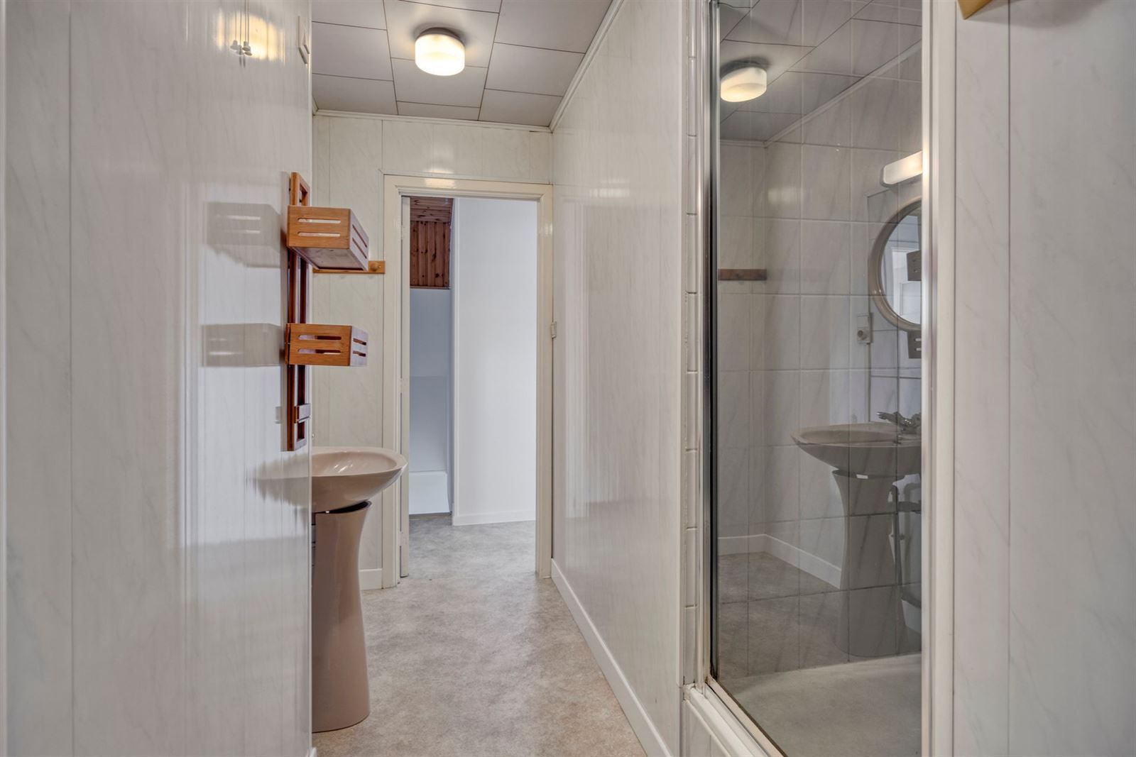 Opbrengsteigendom met handelsruimte en 3-kamer duplex appartement foto 19