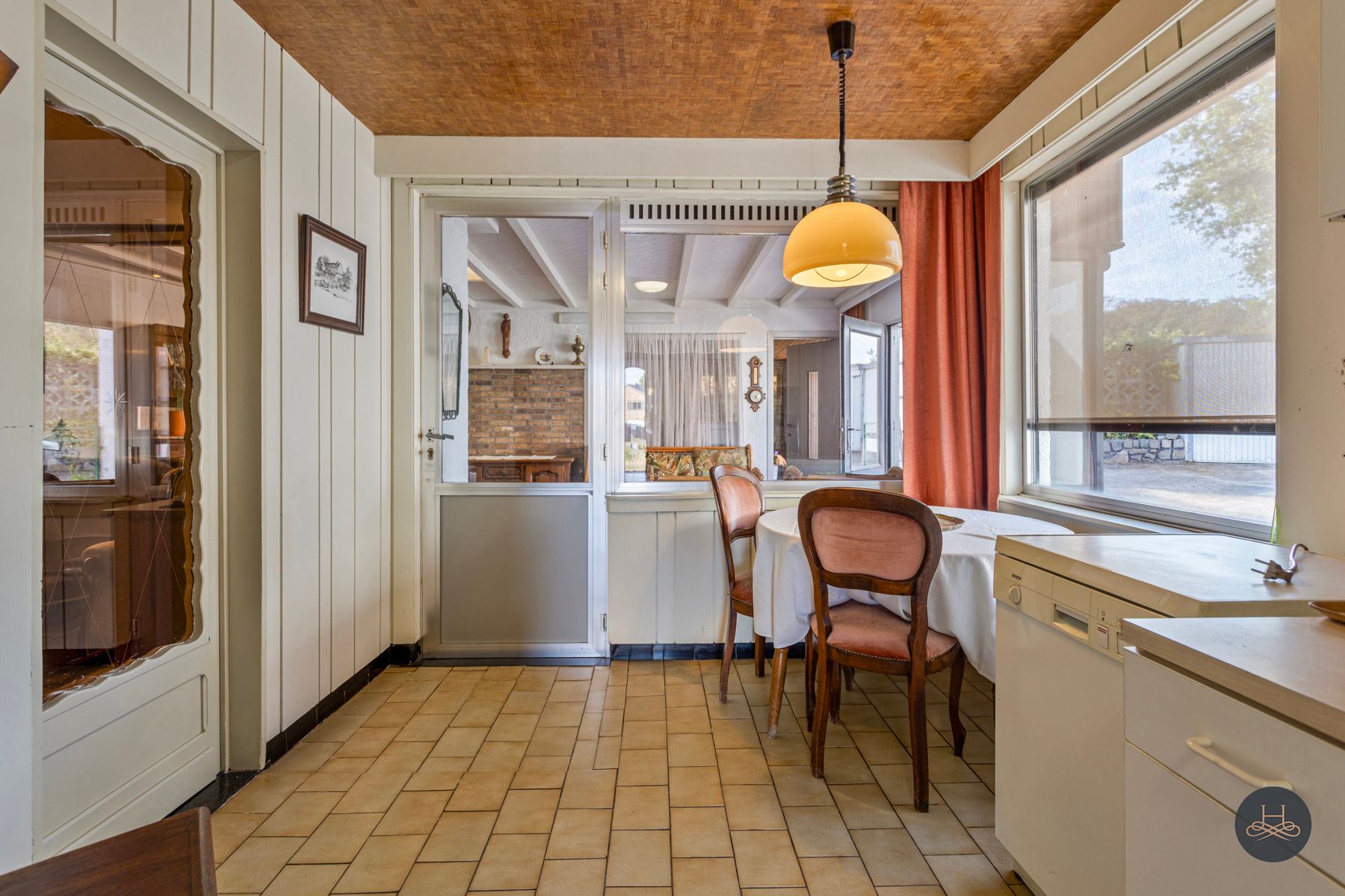 Karaktervolle en ruime halfopen woning met leuke tuin foto 12