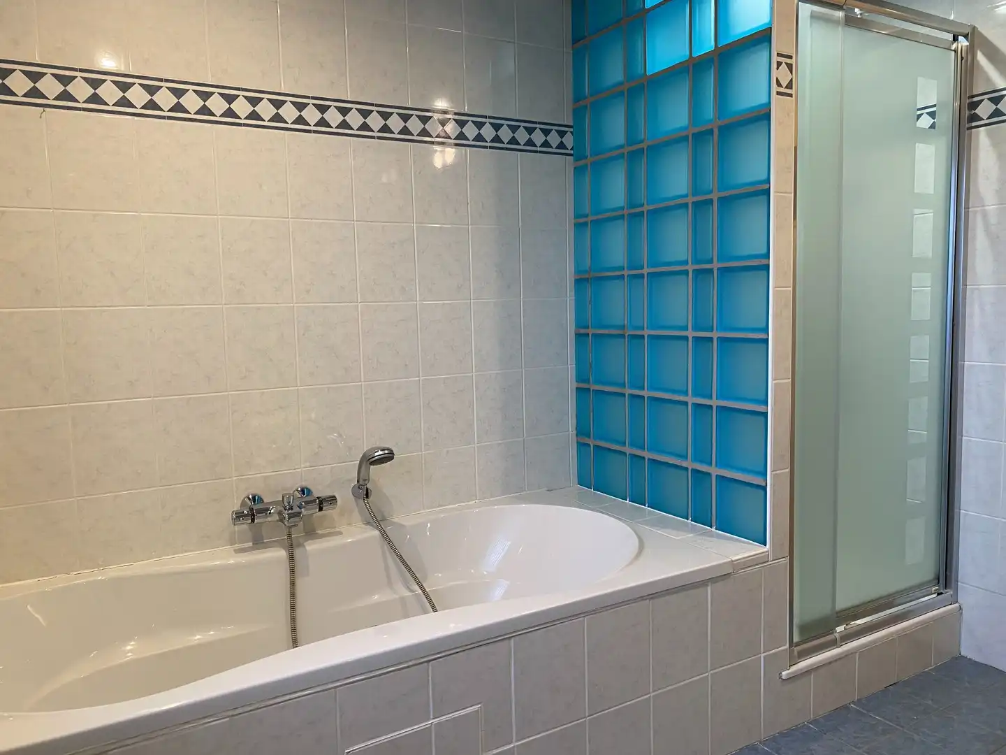 Ruime villa met tuin en zwembad op rustige ligging in Eeklo foto 12