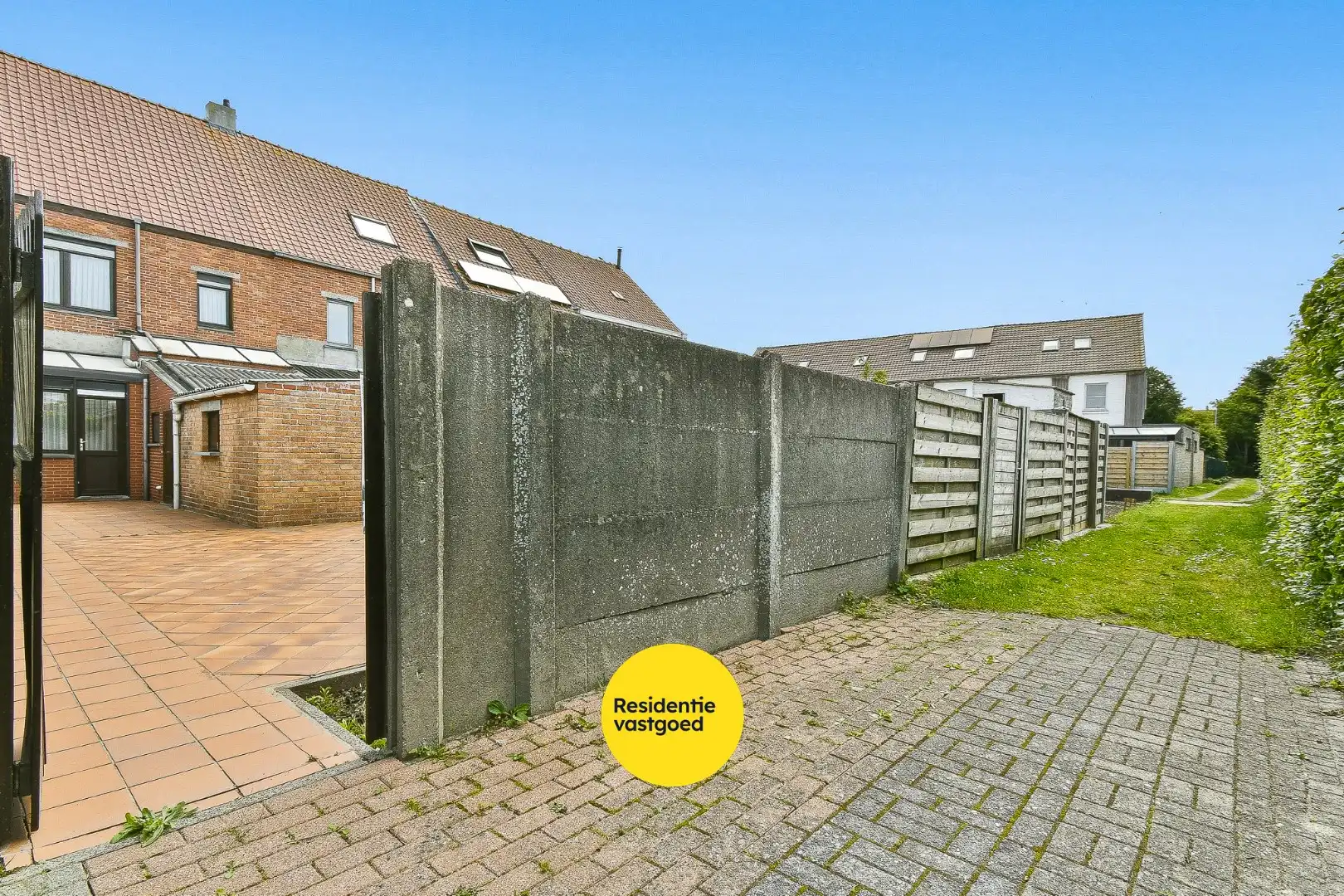 Rijwoning met veel potentieel op centrale ligging foto 4
