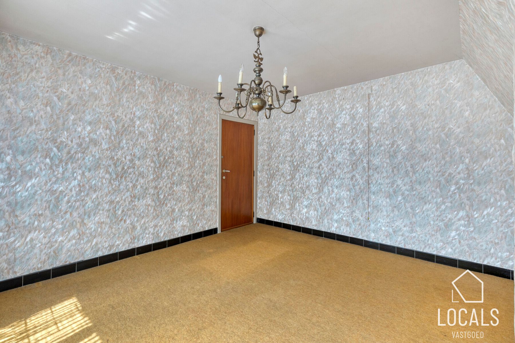 Te renoveren gezinswoning met 3 slaapkamers, tuin en garage  foto 14