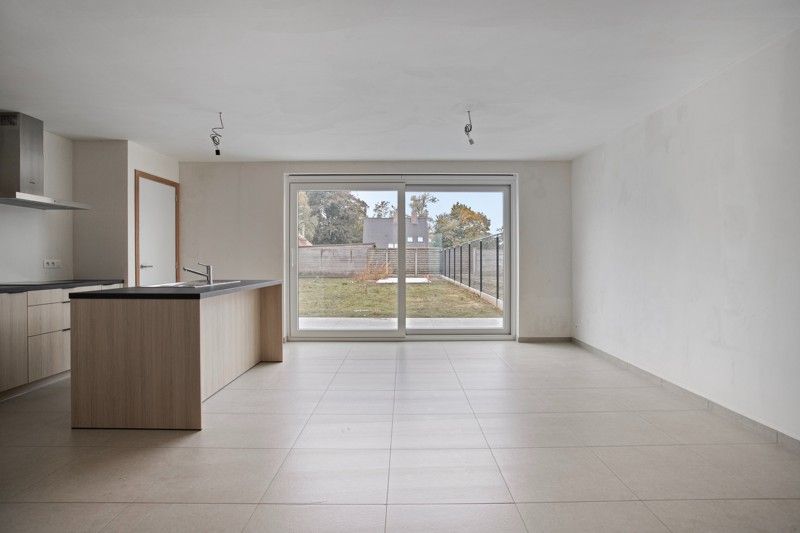 Prachtige, verrassend ruime nieuwbouwwoning met 3 slaapkamers én inpandige garage te koop in Dentergem! foto 5