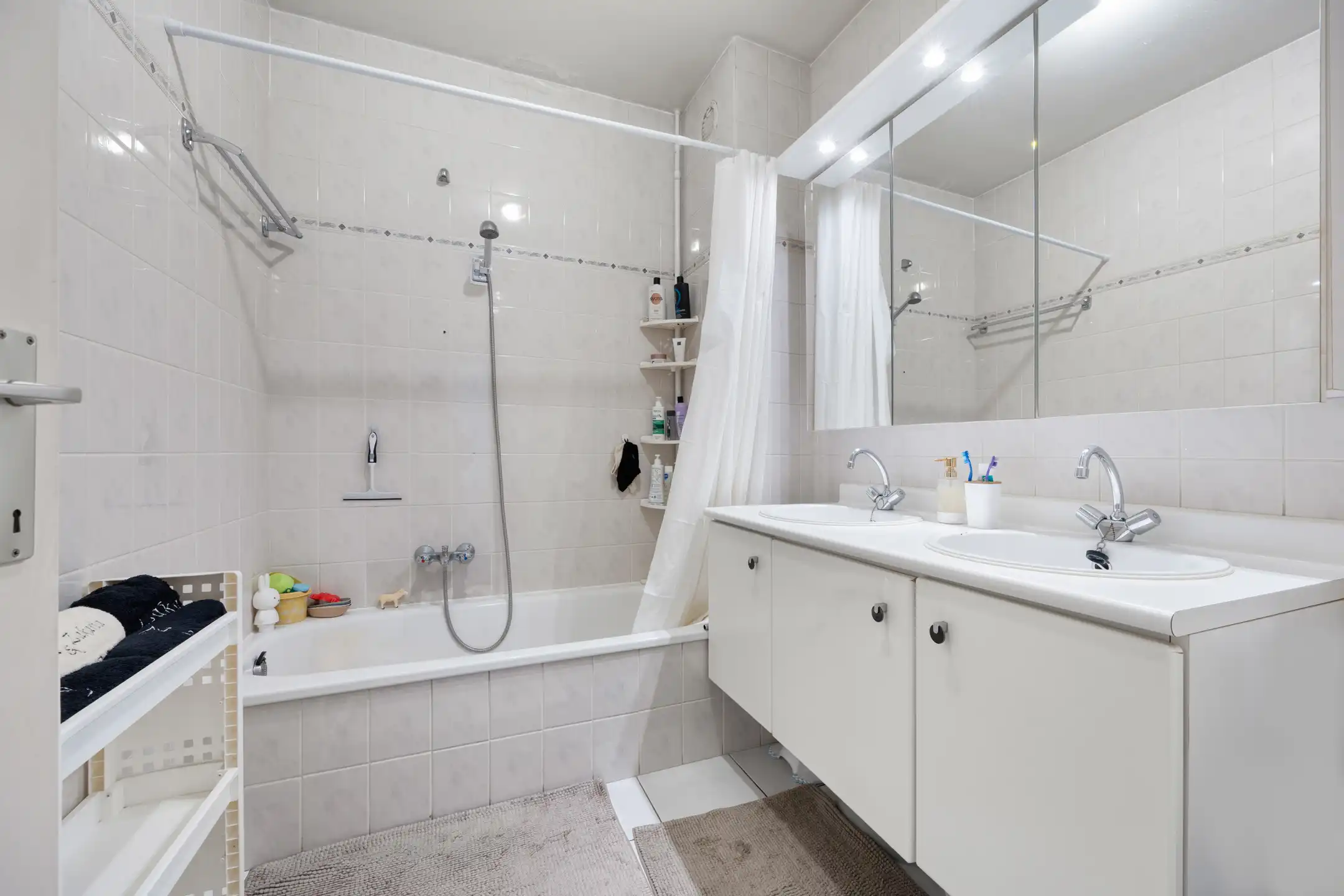 Opbrengsteigendom met 3 verhuurde appartementen nabij stad  foto 31