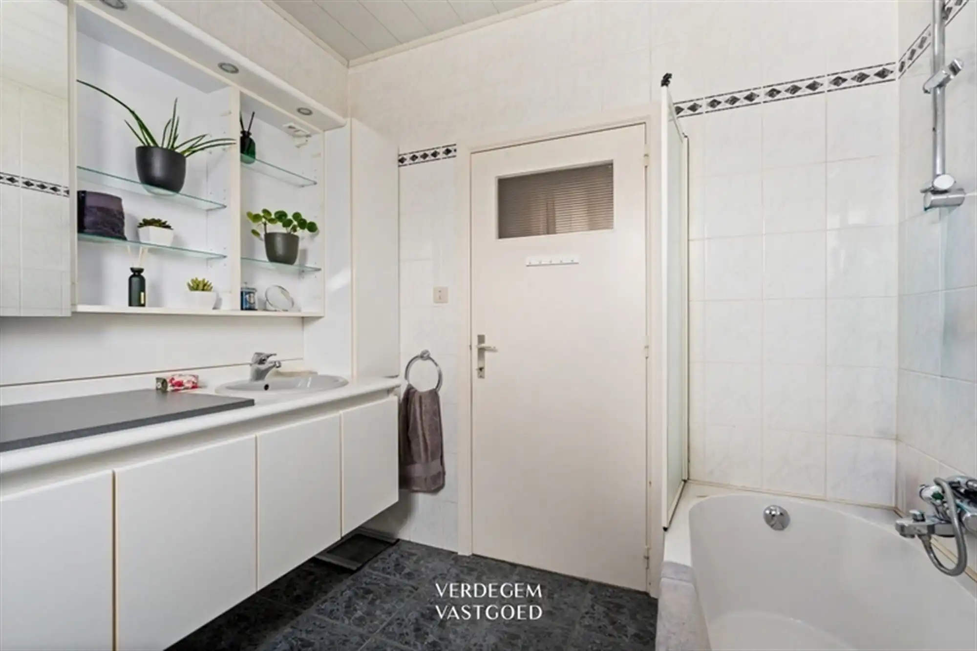 Vrijstaande woning met 3 slaapkamers op ruim perceel van 1207m² foto 14