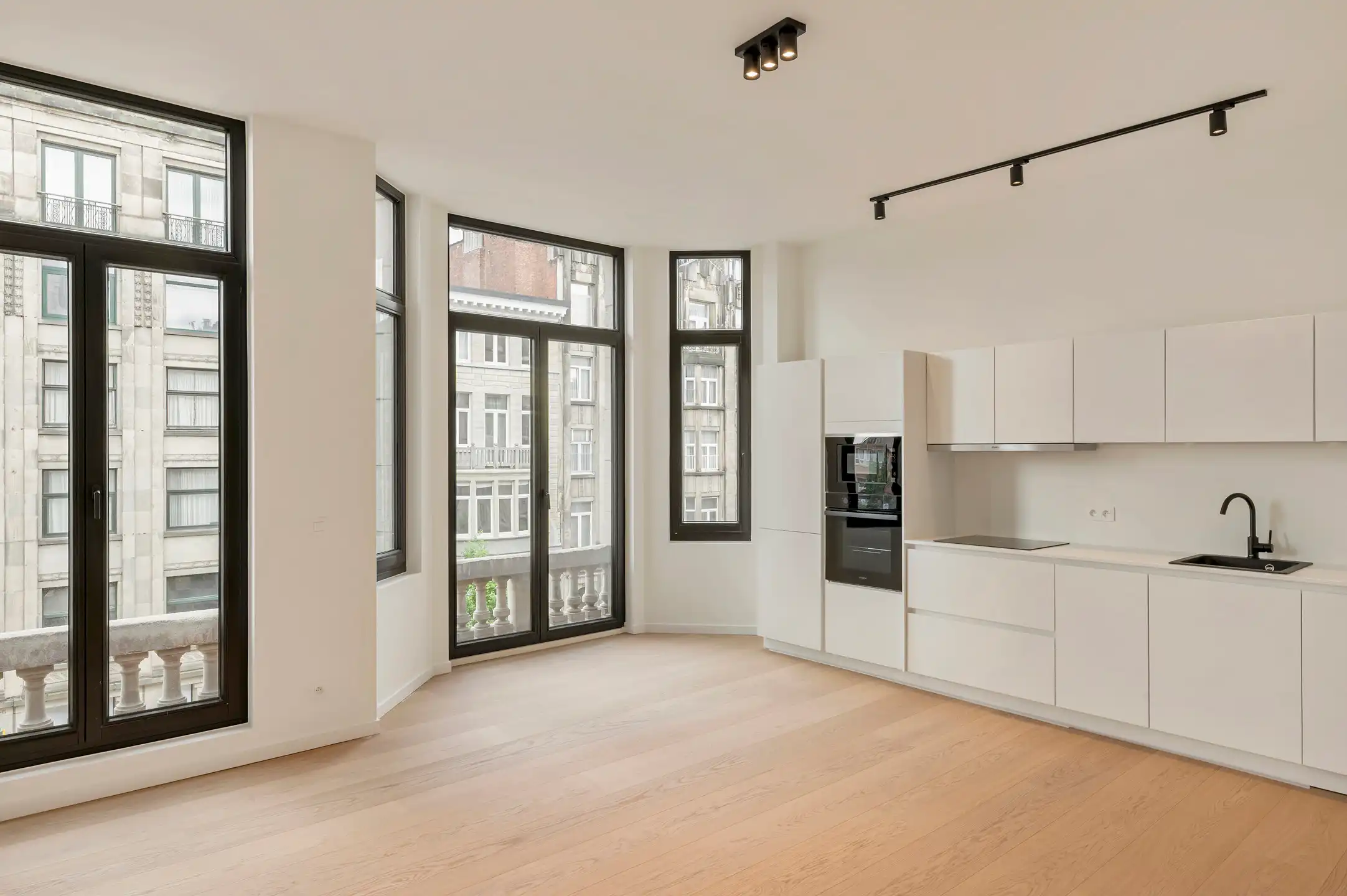 Ruim gerenoveerd appartement foto {{pictureIndex}}