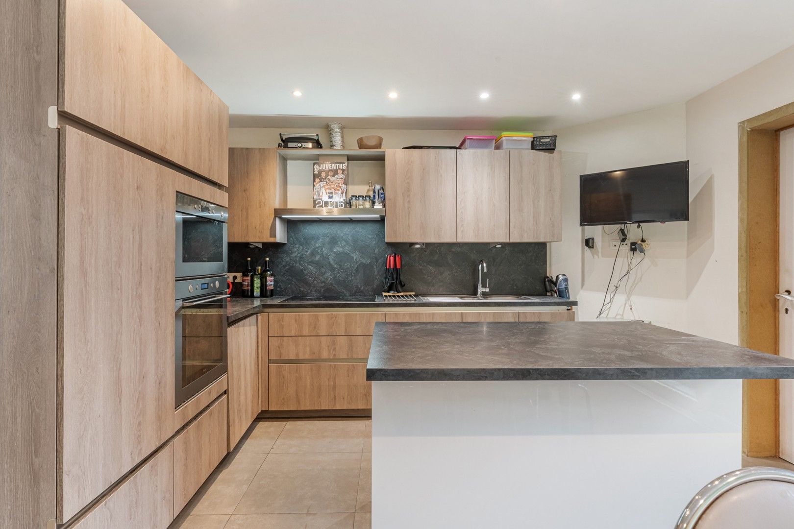 Charmante woning met karakter in Zwartberg (Genk) foto 9