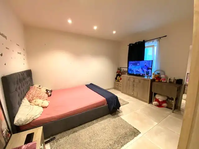 Recent ideaal gelegen volledig gerenoveerd appartement HARTJE Geel 2 slpk, met autostaanplaats foto 9