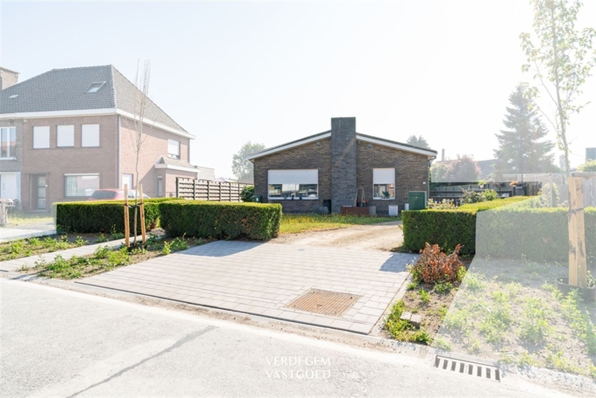 Bungalow met 2 slaapkamers, 2 garages en tuin van 730m² foto 13