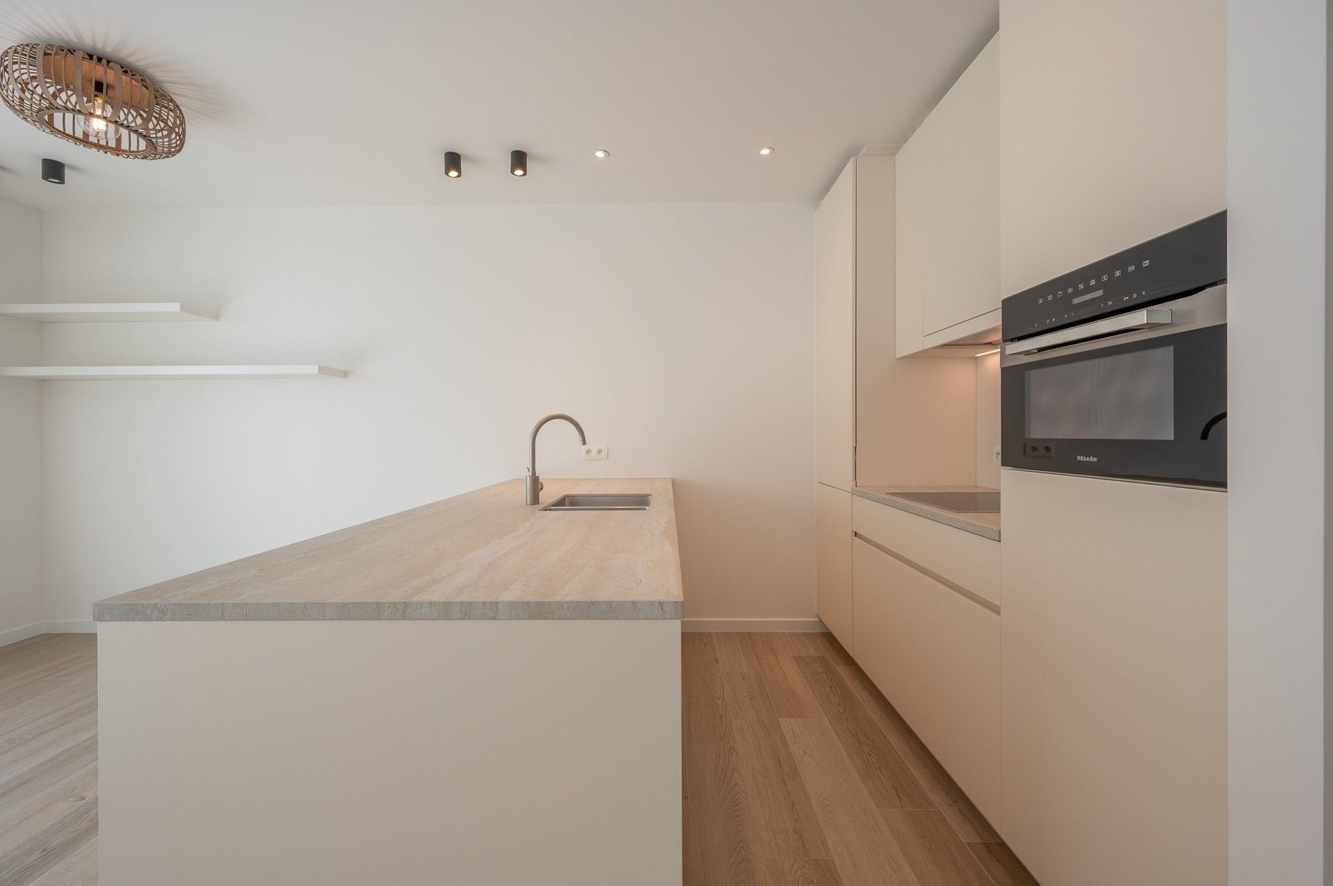 Ongemeubeld: nieuwbouw appartement met zijdelings zeezicht! foto 6