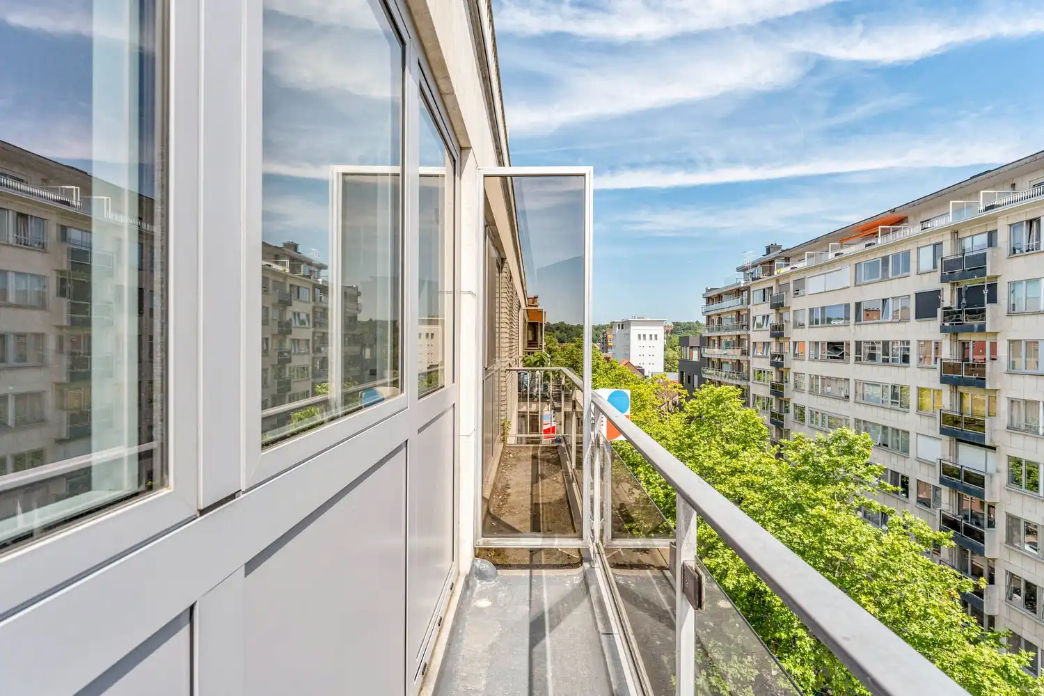 Totaalrenovatie! Centraal gelegen en hoogwaardig afgewerkt appartement met 1 slaapkamer en een terras te Leuven! foto 9
