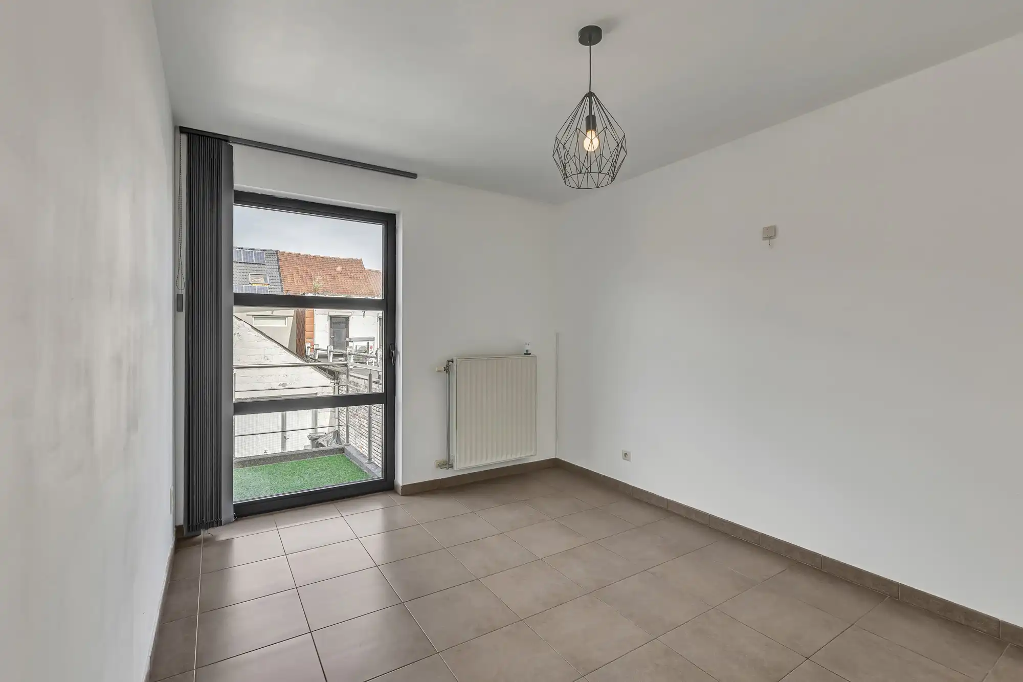 Ruim, instapklaar appartement met terras en autostaanplaats foto 8