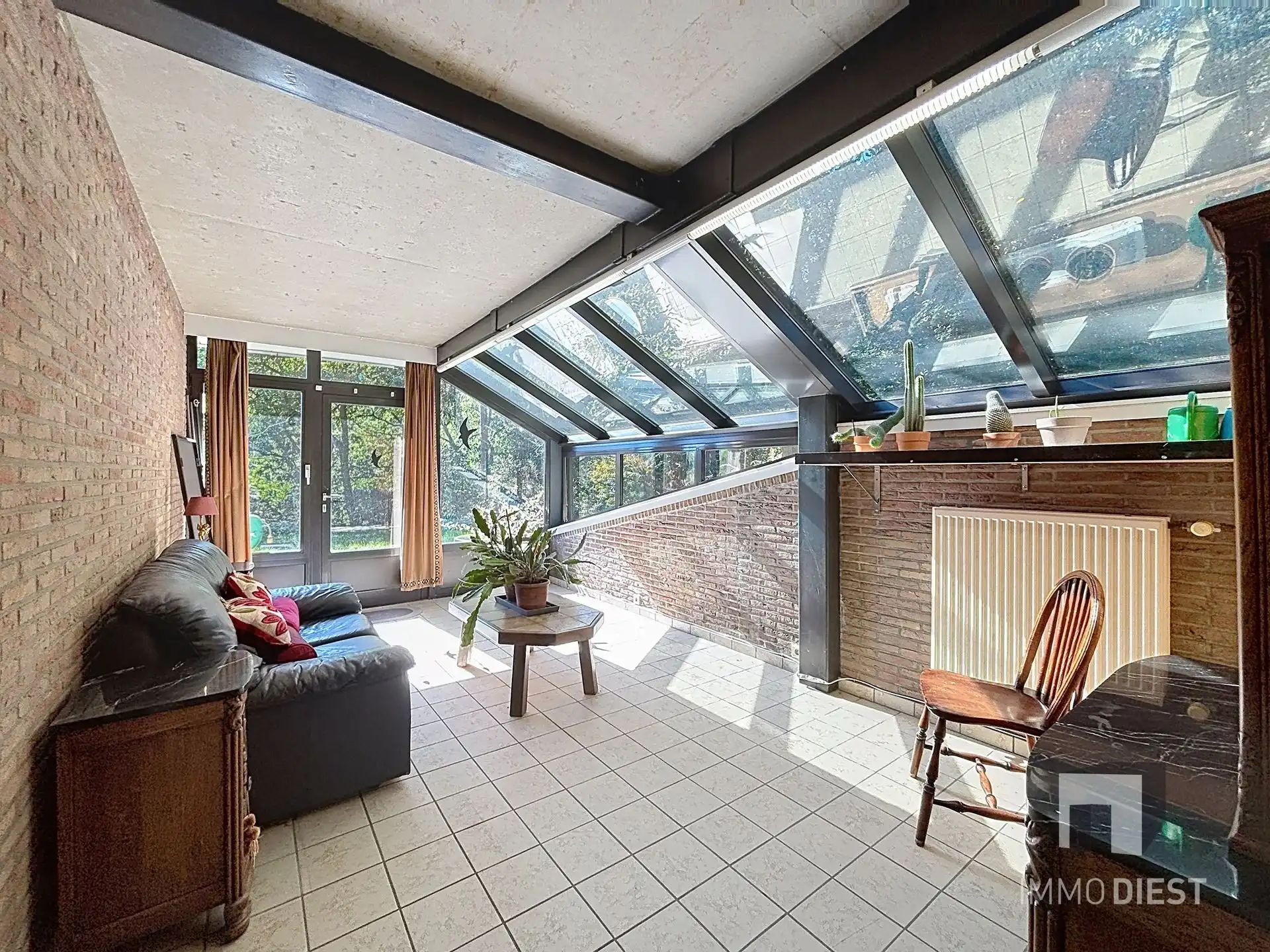 Prachtig gelegen villa met uniek ontwerp op 57a 74ca én achterliggende vijvers op 75a 54ca. foto 33