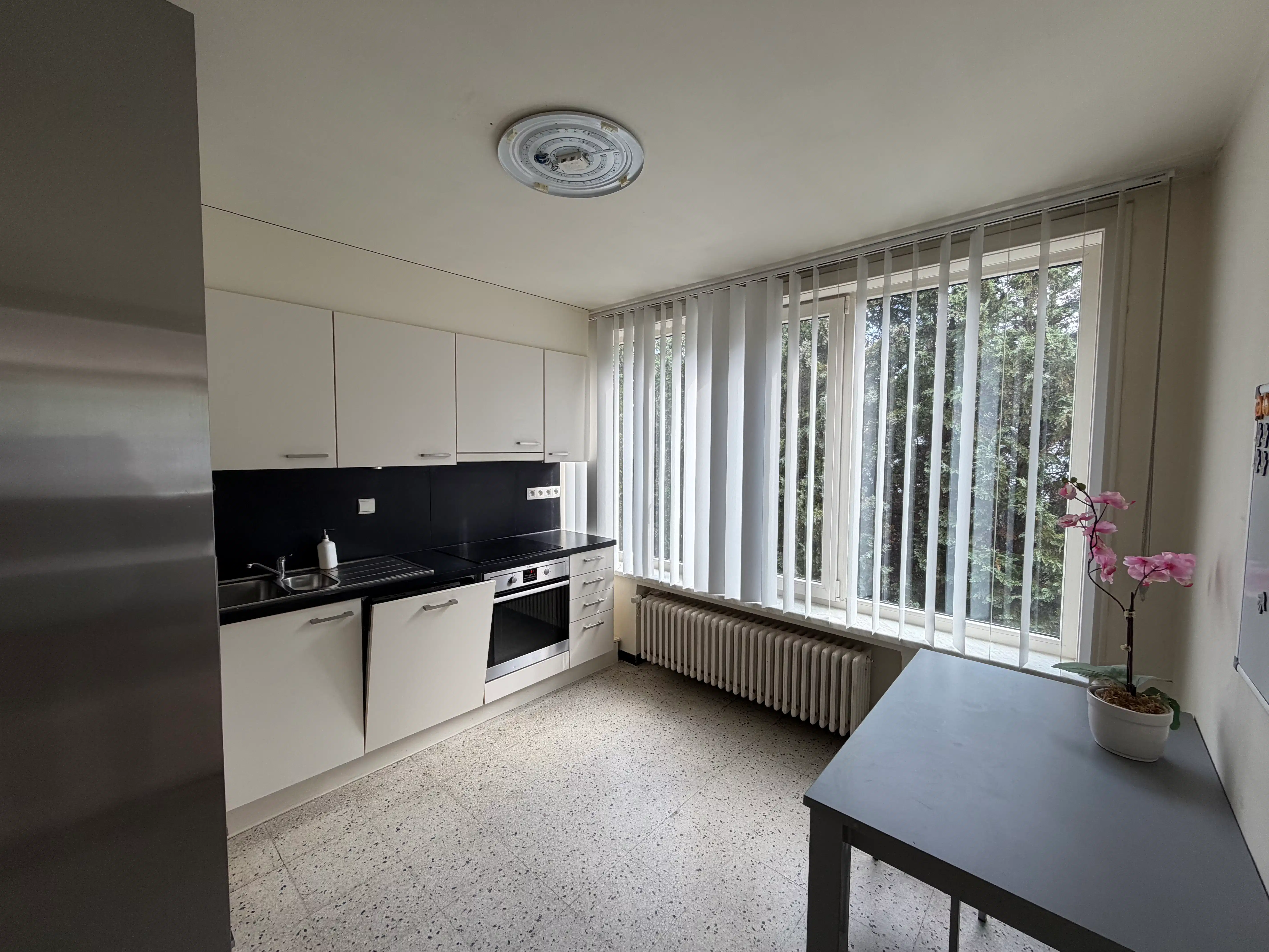 Genk-Bret, Zagerijstraat 35 bus 3: Instapklaar appartement met 3 slaapkamers in een rustige omgeving met een vlotte bereikbaarheid. foto 8