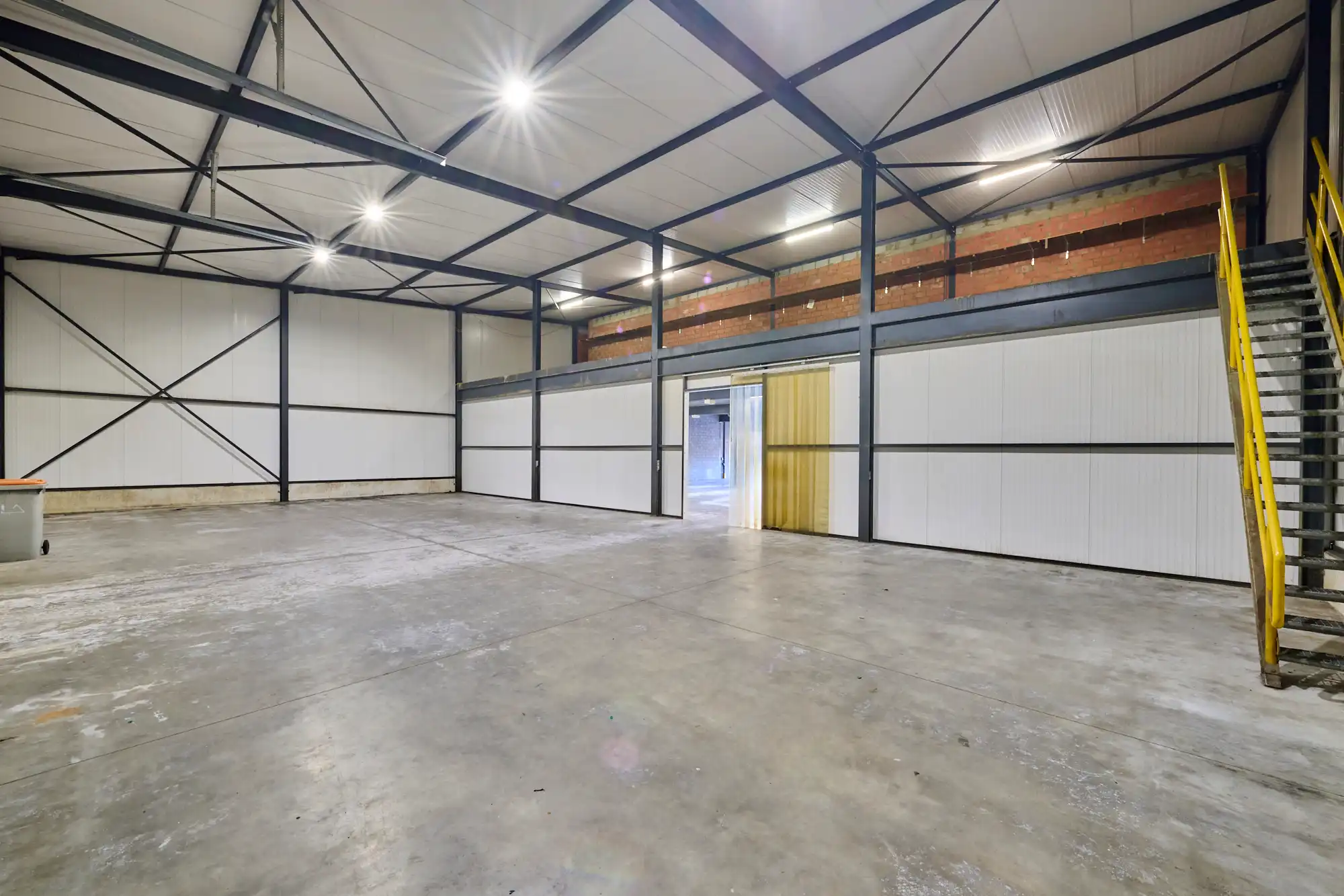 TE KOOP Dilsen-Stokkem: bedrijfsgebouw met appartementen foto 11