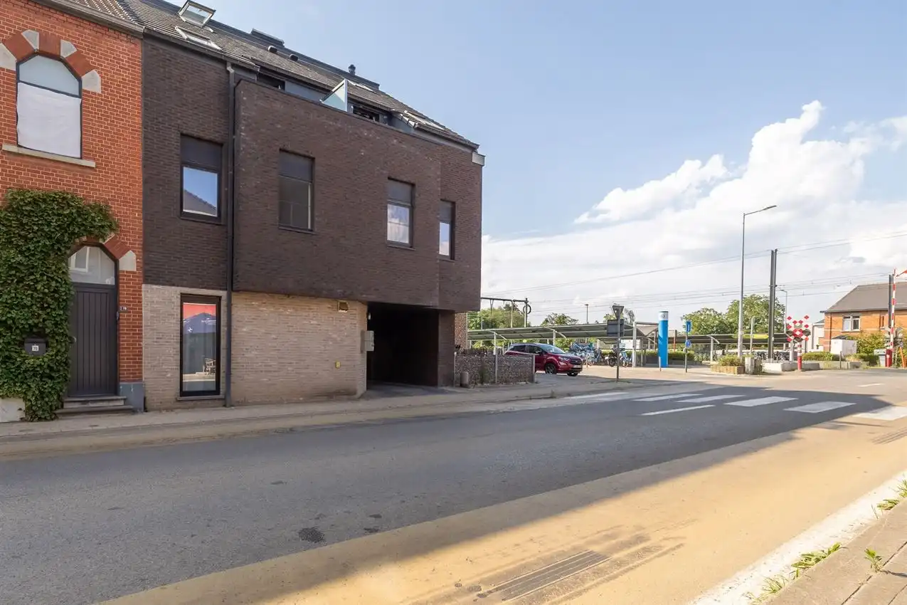 Duplex met groot terras en autostaanplaats nabij station foto {{pictureIndex}}